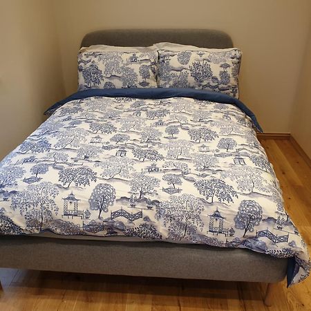 London Luxury Apartments 3 Bedroom Sleeps 8 With 3 Bathrooms 5 Mins Walk To Tube Station Free Parking Ilford Exterior foto
