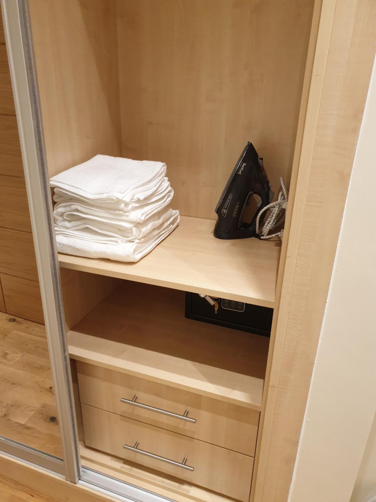 London Luxury Apartments 3 Bedroom Sleeps 8 With 3 Bathrooms 5 Mins Walk To Tube Station Free Parking Ilford Exterior foto