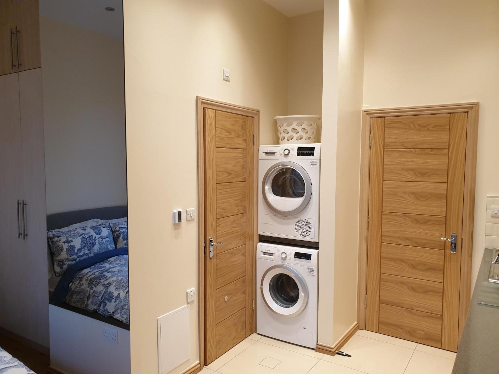London Luxury Apartments 3 Bedroom Sleeps 8 With 3 Bathrooms 5 Mins Walk To Tube Station Free Parking Ilford Exterior foto