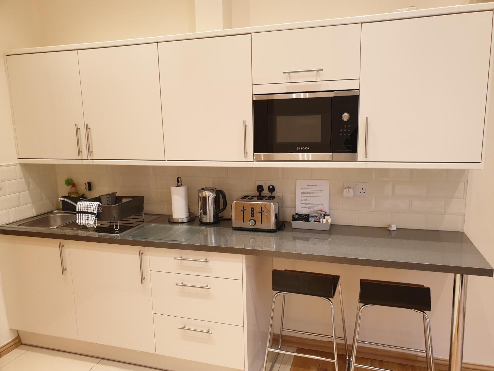London Luxury Apartments 3 Bedroom Sleeps 8 With 3 Bathrooms 5 Mins Walk To Tube Station Free Parking Ilford Exterior foto