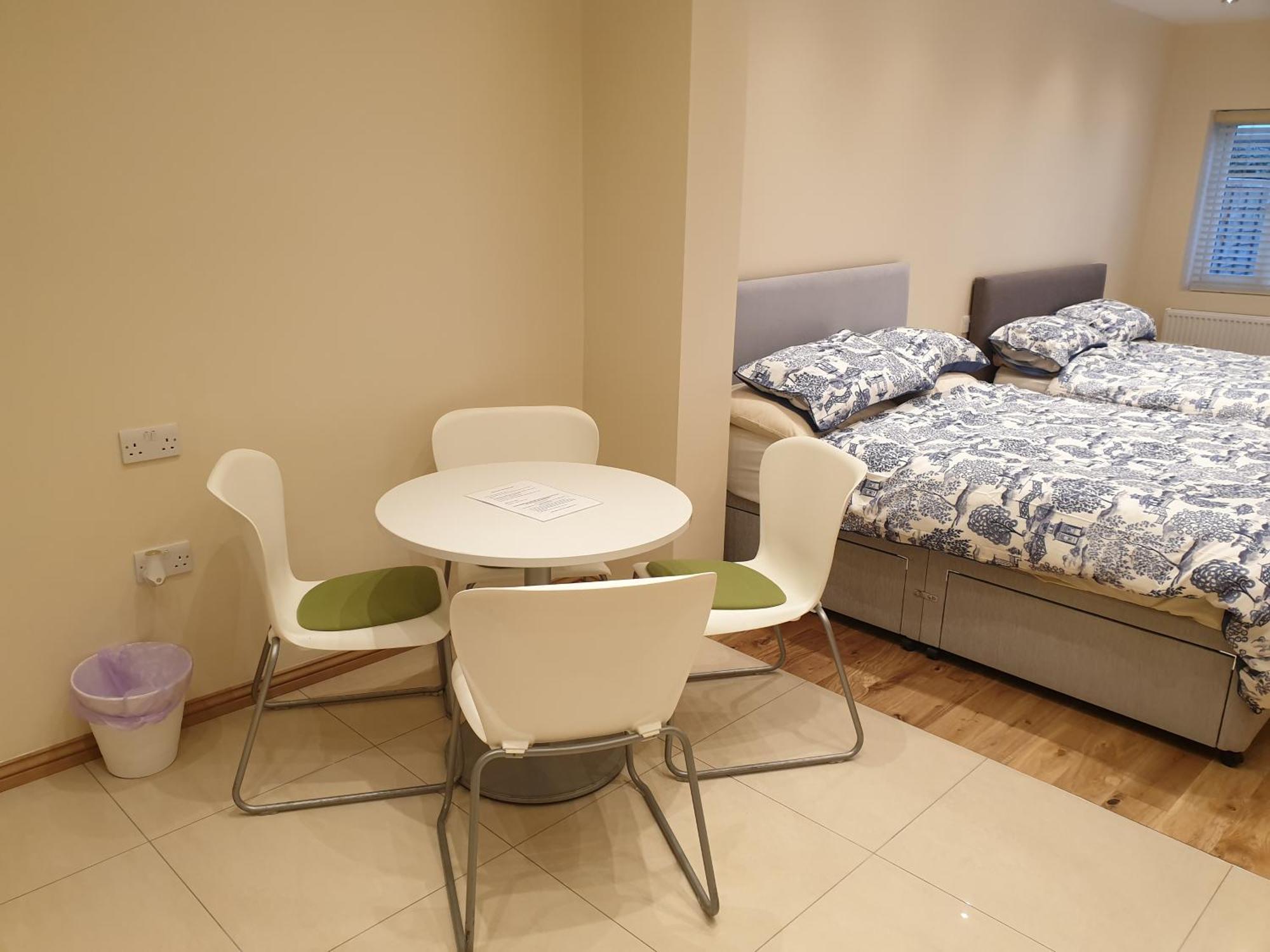 London Luxury Apartments 3 Bedroom Sleeps 8 With 3 Bathrooms 5 Mins Walk To Tube Station Free Parking Ilford Exterior foto