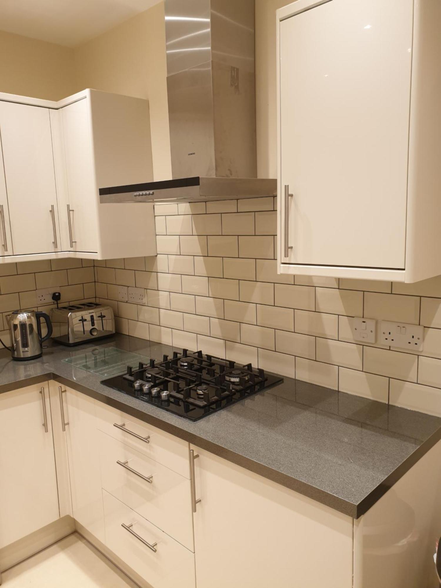 London Luxury Apartments 3 Bedroom Sleeps 8 With 3 Bathrooms 5 Mins Walk To Tube Station Free Parking Ilford Exterior foto