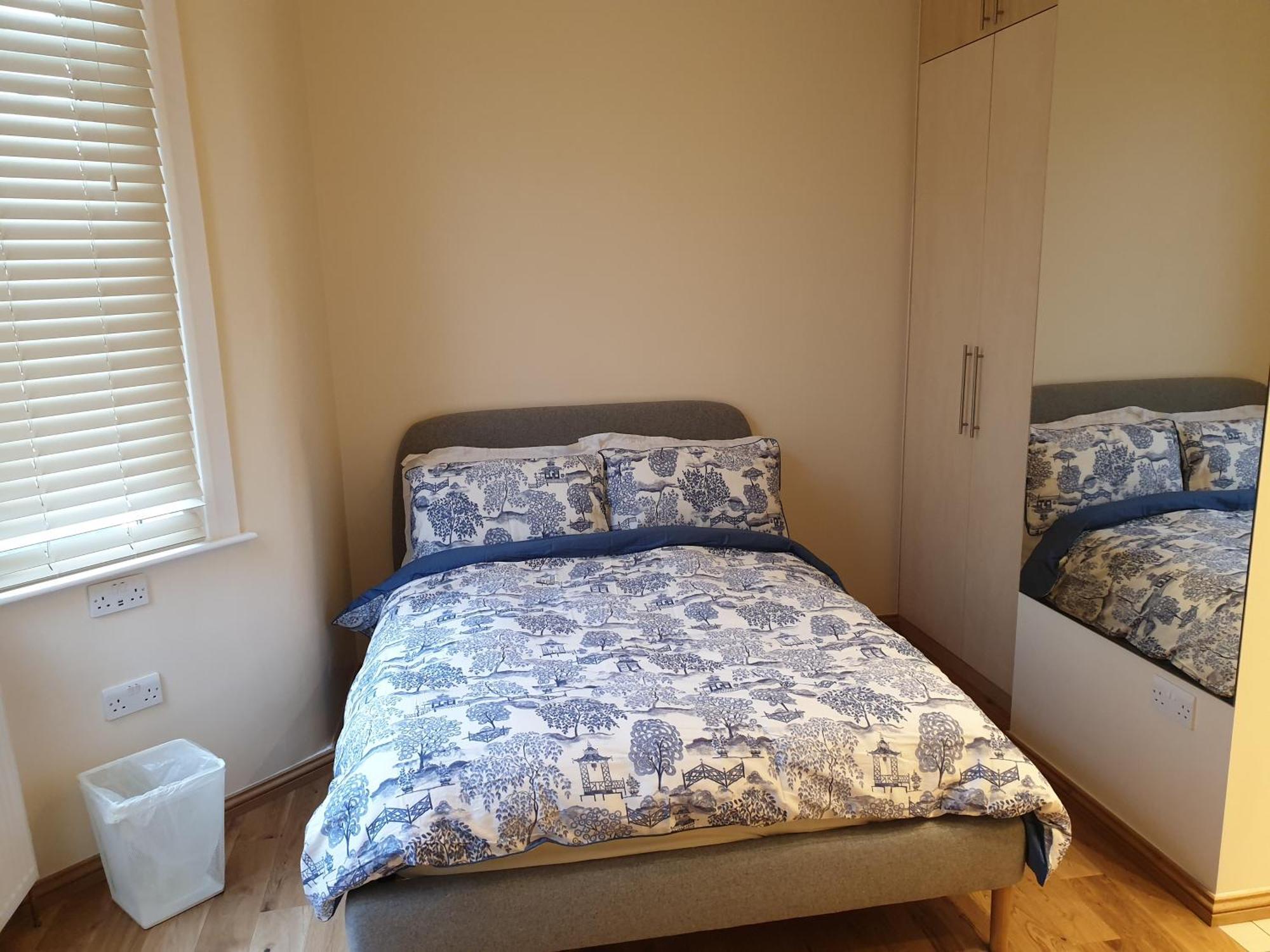 London Luxury Apartments 3 Bedroom Sleeps 8 With 3 Bathrooms 5 Mins Walk To Tube Station Free Parking Ilford Exterior foto