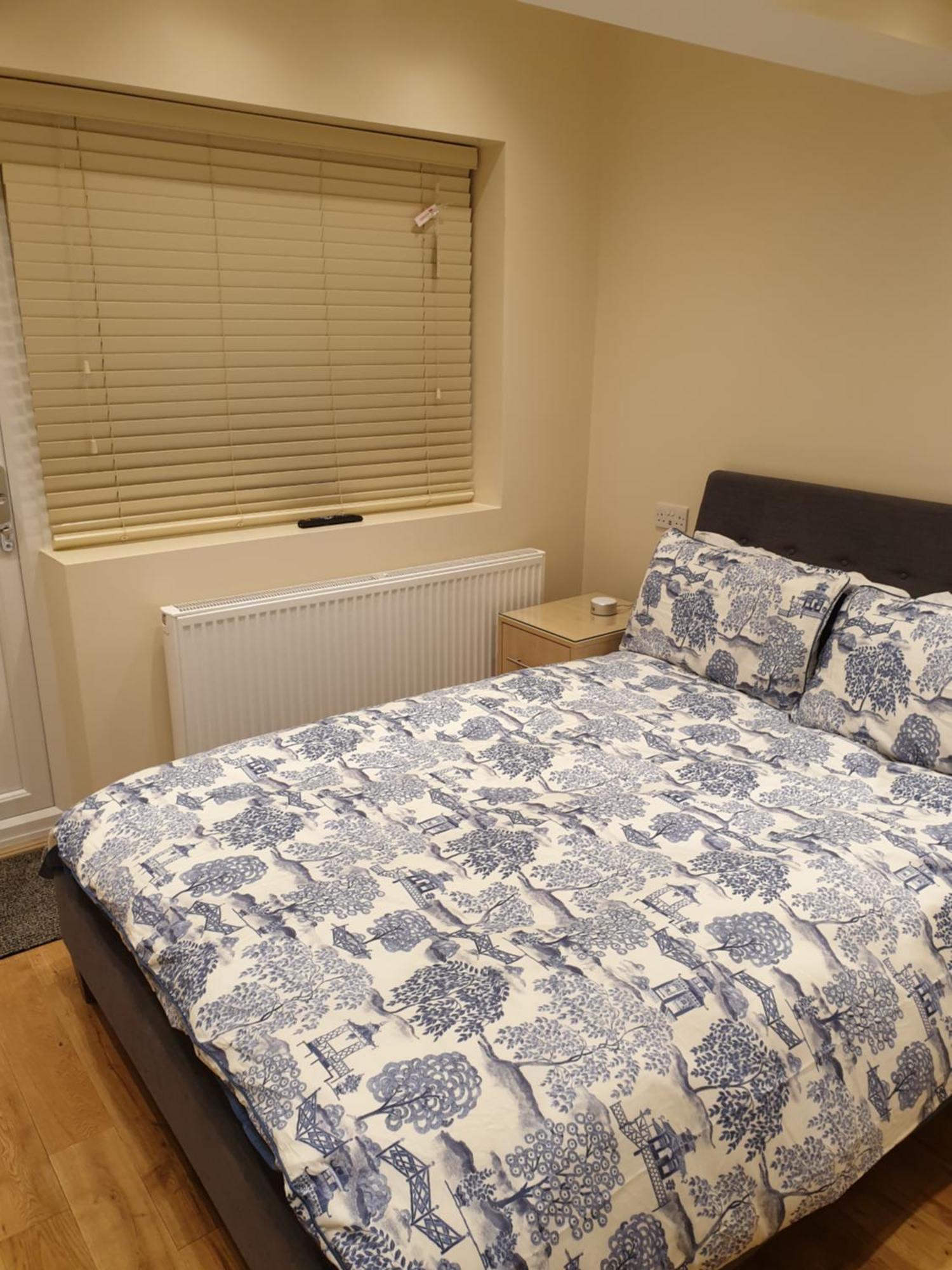 London Luxury Apartments 3 Bedroom Sleeps 8 With 3 Bathrooms 5 Mins Walk To Tube Station Free Parking Ilford Exterior foto