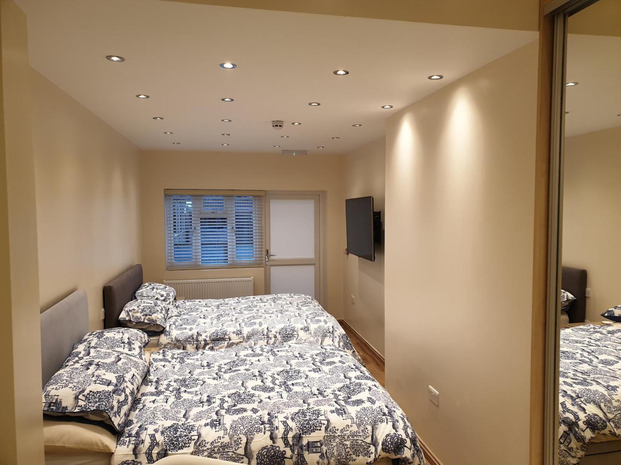 London Luxury Apartments 3 Bedroom Sleeps 8 With 3 Bathrooms 5 Mins Walk To Tube Station Free Parking Ilford Exterior foto